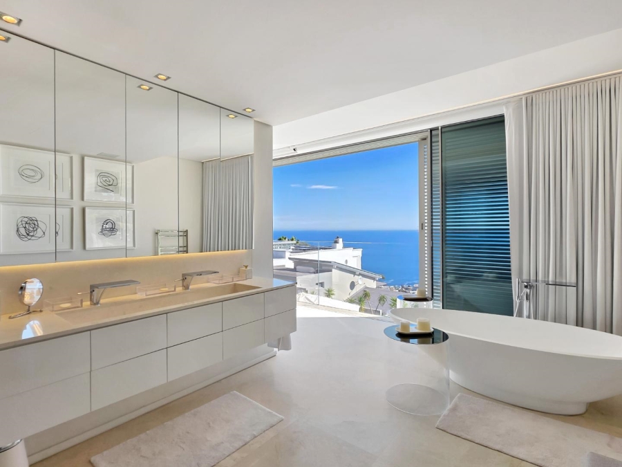 5 Bedroom Property for Sale in Fresnaye Western Cape